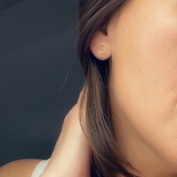 14k Gold Circle Bar Minimalist Stud Earrings - Picture 3 of 5